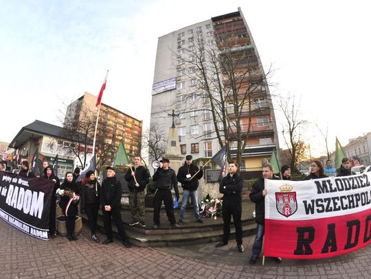 Pikieta pod pomnikiem Radomskiego Czerwca