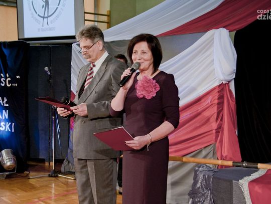 Poświęcenie sztandaru w Zespole Szkół Skórzana-Odzieżowych Stylizacji i Usług