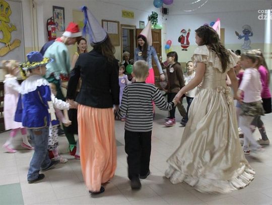 Zabawa karnawałowa dla dzieci w VIII LO w Radomiu