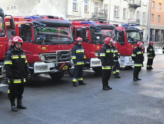 Przekazanie nowych wozów strażakom Przekazanie nowych wozów strażakom