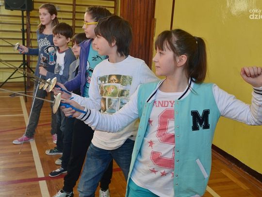 Pokaz szermierki w PSP28