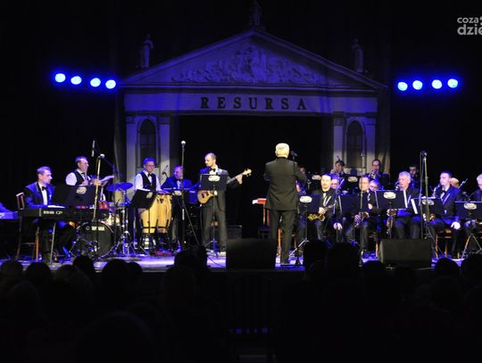 Iwona Skwarek z big bandem „Mundana” w Resursie Iwona Skwarek z big bandem „Mundana” w Resursie