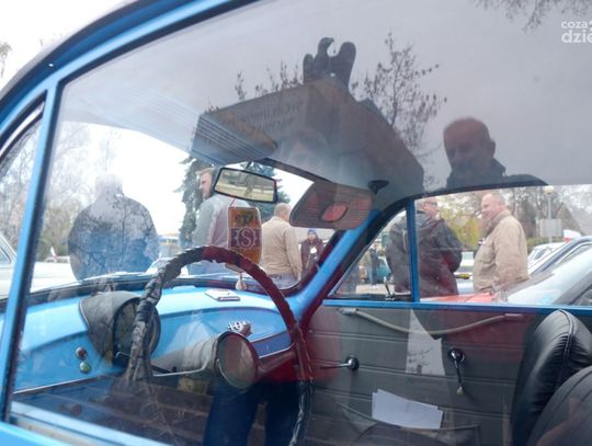 Patriotyczny rajd pojazdów klasycznych i zabytkowych