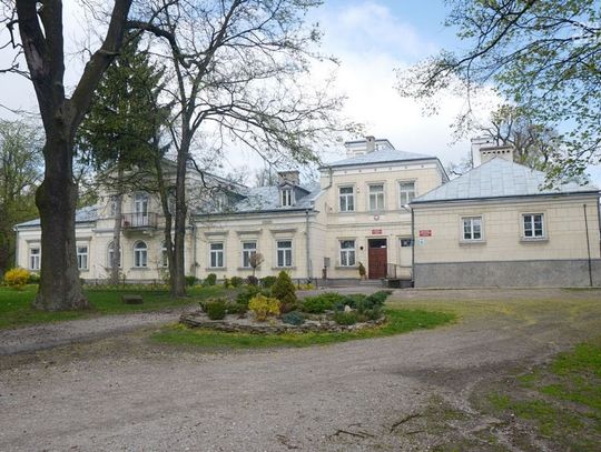 Zespół dworski i folwarczny w Makowie Zespół dworski i folwarczny w Makowie