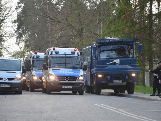 Ćwiczenia służb MSW - dzień pierwszy: zamieszki