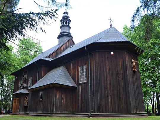 Drewniany kościół w Bardzicach