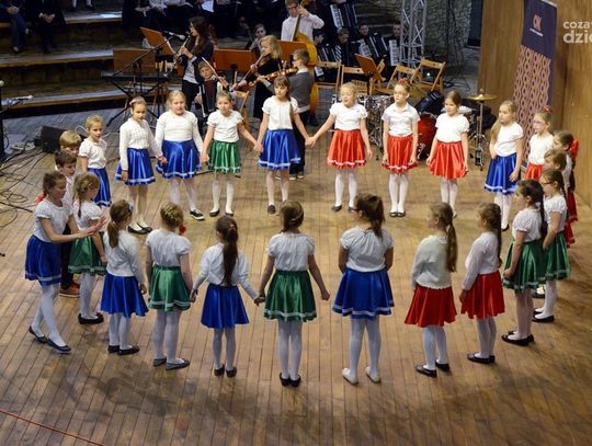 Dziecięce prezentacje muzyki ludowej w Muzeum Wsi Radomskiej Dziecięce prezentacje muzyki ludowej w Muzeum Wsi Radomskiej