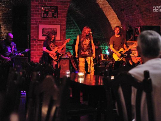 Lustro/Also-Ran w Bordo