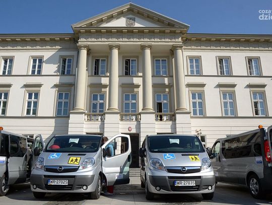 Prezentacja nowych pojazdów do przewozu niepełnosprawnych