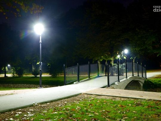 Leśniczówka i Stary Ogród nocą