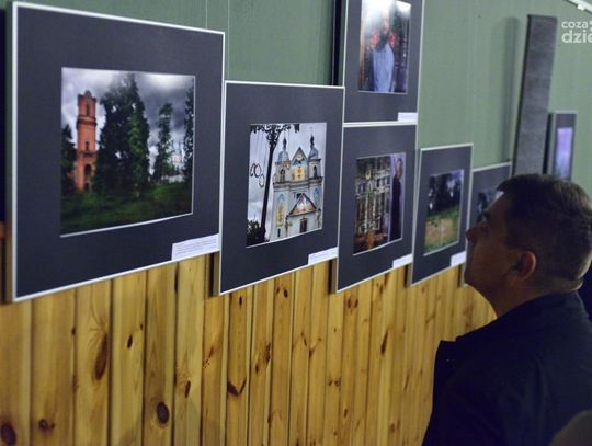 Ścieżki wiary – Ukraina z cyklu Droga do Boga. Wystawa zdjęć Tomasza Grzyba, Sebastiana Klochowicza i Zdzisława Słomskiego Ścieżki wiary – Ukraina z cyklu Droga do Boga. Wystawa zdjęć Tomasza Grzyba, Sebastiana Klochowicza i Zdzisława Słomskiego