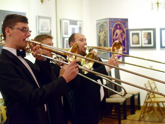 XVIII Międzynarodowy Festiwal Muzyki Dawnej im. Mikołaja z Radomia - koncert duetu gitarowego: Mateusz Murawski i Marek Zyskowski w Łaźni XVIII Międzynarodowy Festiwal Muzyki Dawnej im. Mikołaja z Radomia - koncert duetu gitarowego: Mateusz Murawski i Marek Zyskowski w Łaźni