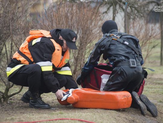 Pokaz ratownictwa wodnego dla dzieci w parku na Gołębiowie
