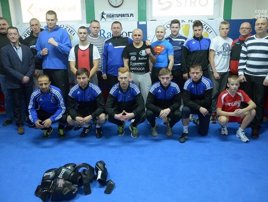Wspólny trening piłkarzy i bokserów Broni Radom Wspólny trening piłkarzy i bokserów Broni Radom