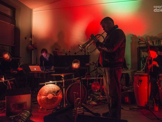 Innercity Ensemble w Czytelni Kawy