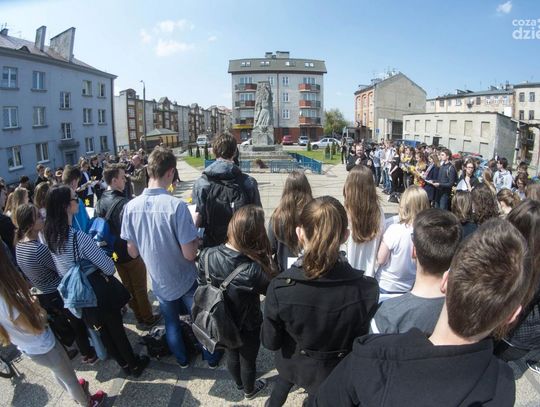 „Początek Księgi II” - happening przygotowany przez VI LO im. J. Kochanowskiego