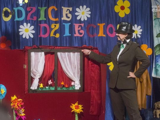 Rodzice dzieciom - przedstawienie w przedszkolu nr 11 Rodzice dzieciom - przedstawienie w przedszkolu nr 11