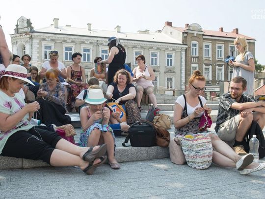 Światowy Dzień Dziergania w Miejscach Publicznych