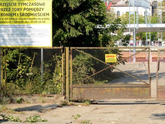 Nieczynne przejście z Ustronia do centrum miasta