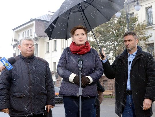 Beata Szydło rusza koleją z Radomia do Warszawy