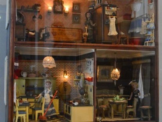 Wystawa "Magiczny świat domków dla lalek"