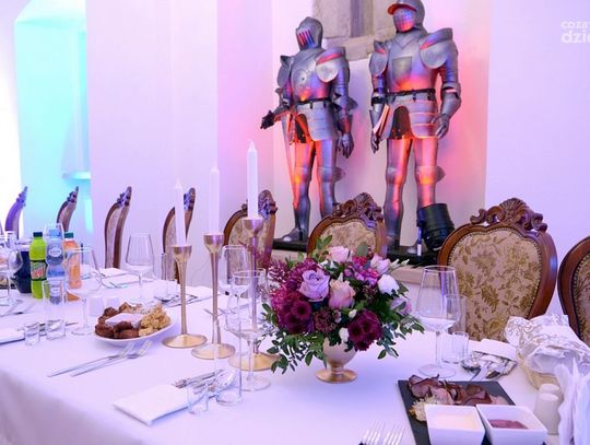 NIEZŁA IMPREZA NA ZAMKU W SZYDŁOWCU