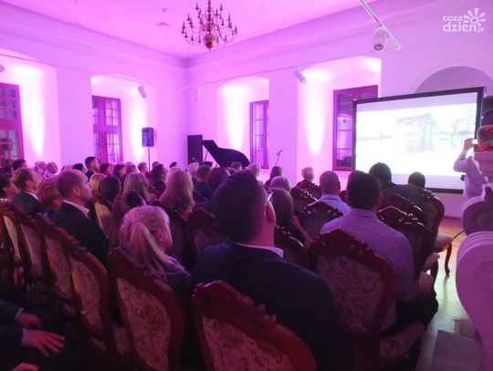 Uroczyste otwarcie sali konferencyjnej na zamku w Szydłowcu
