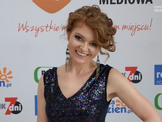 W CO UBRAĆ SIĘ NA ŚWIĘTA I SYLWESTRA? Stylizacje Emilii Wróbel