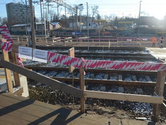 Przejście tymczasowe przez tory zamknięte