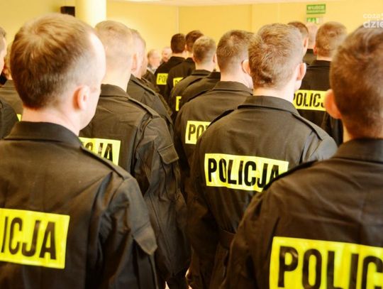 Ślubowanie nowo przyjętych fumkcjonariuszy