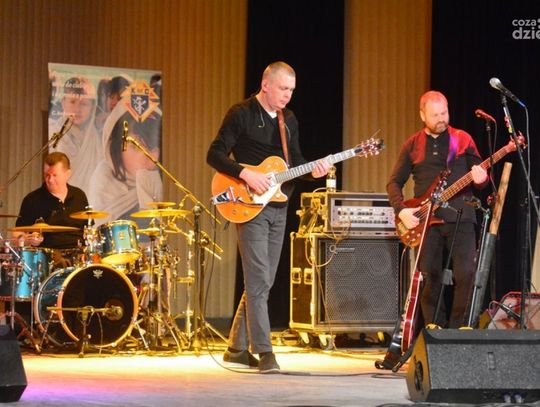 Charytatywny koncert zespołu Raz Dwa Trzy Charytatywny koncert zespołu Raz Dwa Trzy