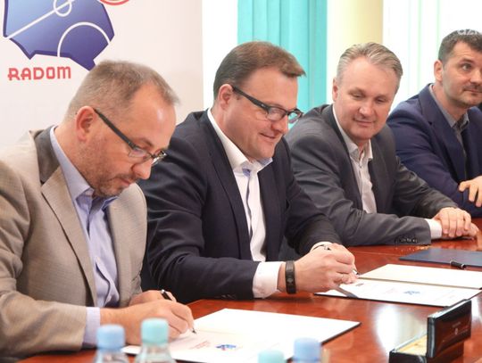 Podpisanie umowy o mistrzostwach Europy koszykarzy