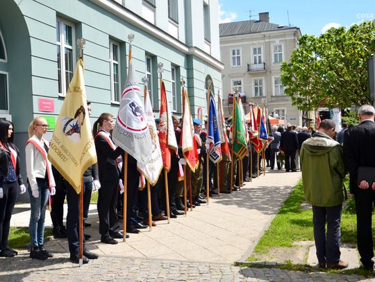 Odsłonięcie tablicy upamiętniającej ofiary komunistycznego terroru
