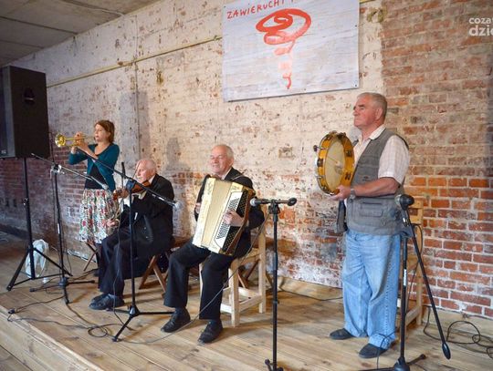 Zawieruchy Radomskie - potańcówka w dawnej kuźni