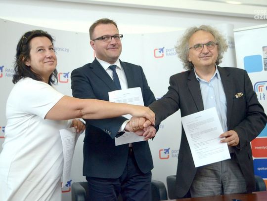 Podpisanie umowy między Portem Lotniczy Radom a Targi Kielce Podpisanie umowy między Portem Lotniczy Radom a Targi Kielce