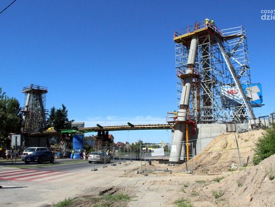 Kładka na Szarych Szeregów na ukończeniu