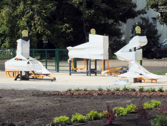 Nowy plac zabaw i siłownia na XVleciu