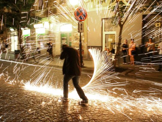 Pokaz fireshow - Kawiarnia i herbaciarnia "Puszczyk"