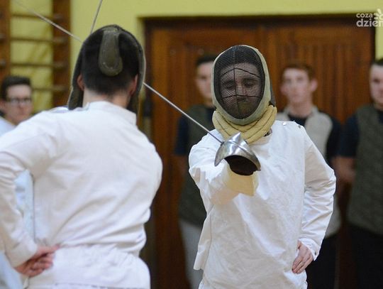 Pokaz szermierki klasycznej oraz japońskiej sztuki walki Jukendo
