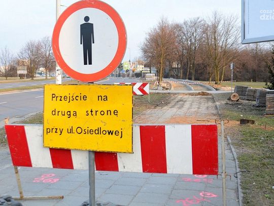 Al. Grzecznarowskiego. Remont chodnika