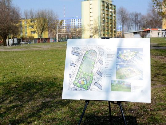 XV-lecie. Zamiast bloku teren zielony i parking. Program Life