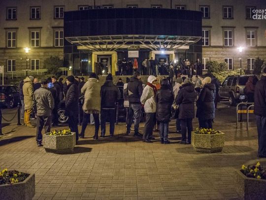 Nocna kolejka po dotację na wymianę pieców Nocna kolejka po dotację na wymianę pieców