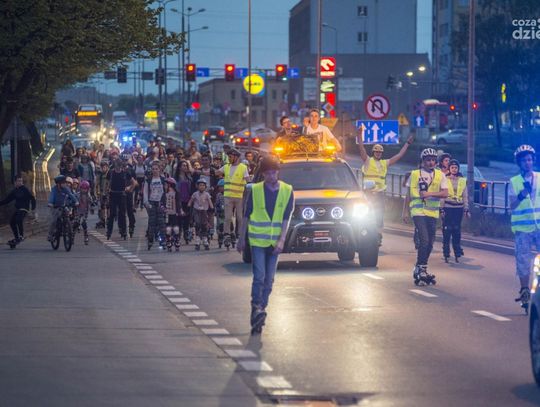 Nightskating Radom - przejazd rolkarzy przez miasto
