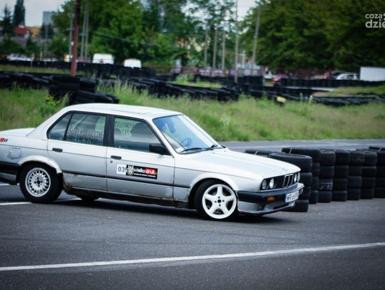 Superoes w Automobil Klubie