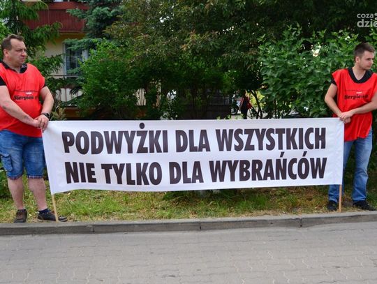Protest przy Tesco w Radomiu