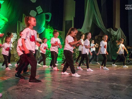 Jubileuszowy Koncert Wychowanków MDK pt. "Alicja" Jubileuszowy Koncert Wychowanków MDK pt. "Alicja"