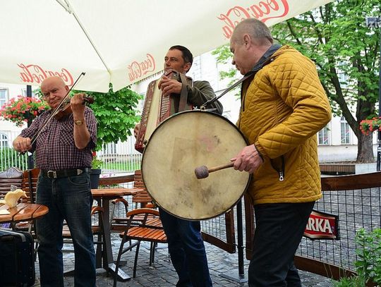 Zawieruchy Radomskie - Muzykowanie przy fontannach Zawieruchy Radomskie - Muzykowanie przy fontannach