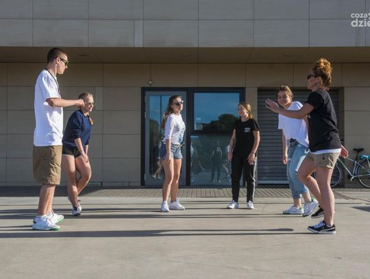 Miłosz "Majlo" Chała trenuje z hip hop dance z grupą Igrek