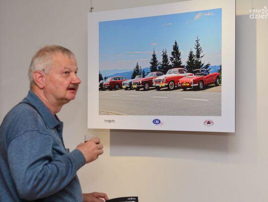 Auto-CAAR - wystawa fotografii Łukasza Wykroty