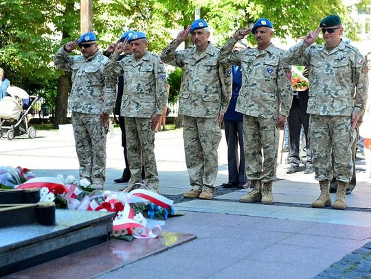 Złożenie kwiatów  na płycie Grobu Nieznanego Żołnierza